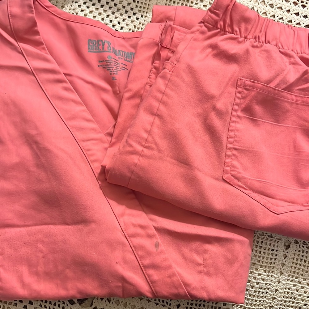 Grey’s Anatomy peach scrub set